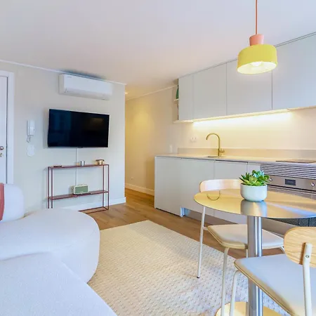 Apartment Bright & Stylish Renovated Flat In Heart Of Chiado *