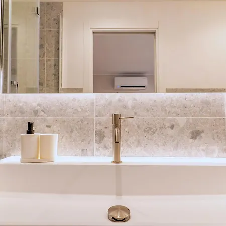 Apartment Bright & Stylish Renovated Flat In Heart Of Chiado *