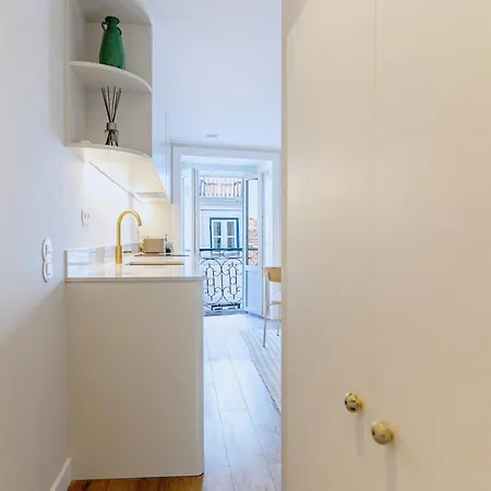 Bright & Stylish Renovated Flat In Heart Of Chiado * Lissabon