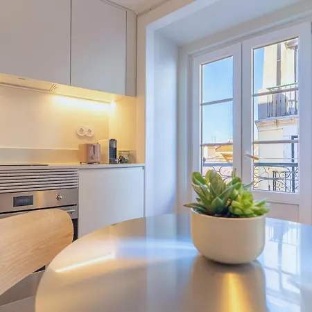 Bright & Stylish Renovated Flat In Heart Of Chiado Apartment *