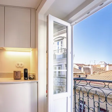 Bright & Stylish Renovated Flat In Heart Of Chiado *